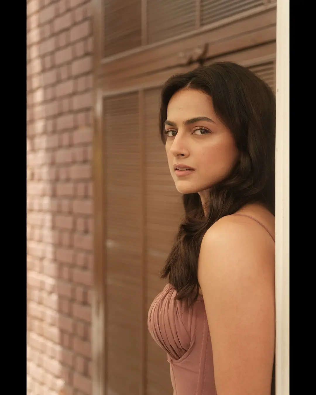 South Indian Actress Shraddha Srinath In Pink Gown